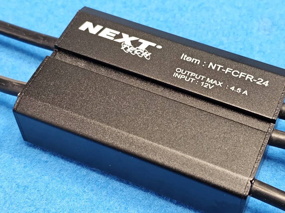 Boîtier ballast NT-FCFR-24 avec logo NEXT et spécifications gravés au laser sur aluminium noir — Next Level Group Suisse